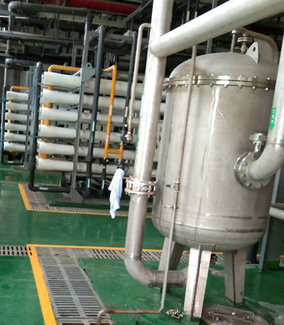 How does activated carbon remove chlorine？